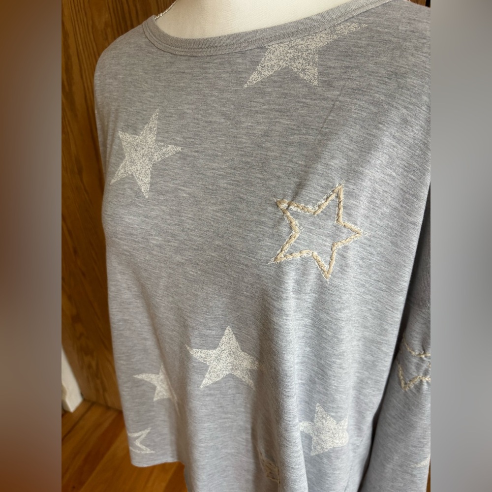 Maurices Gray Star Long Sleeve Tee - Picture 2 of 6